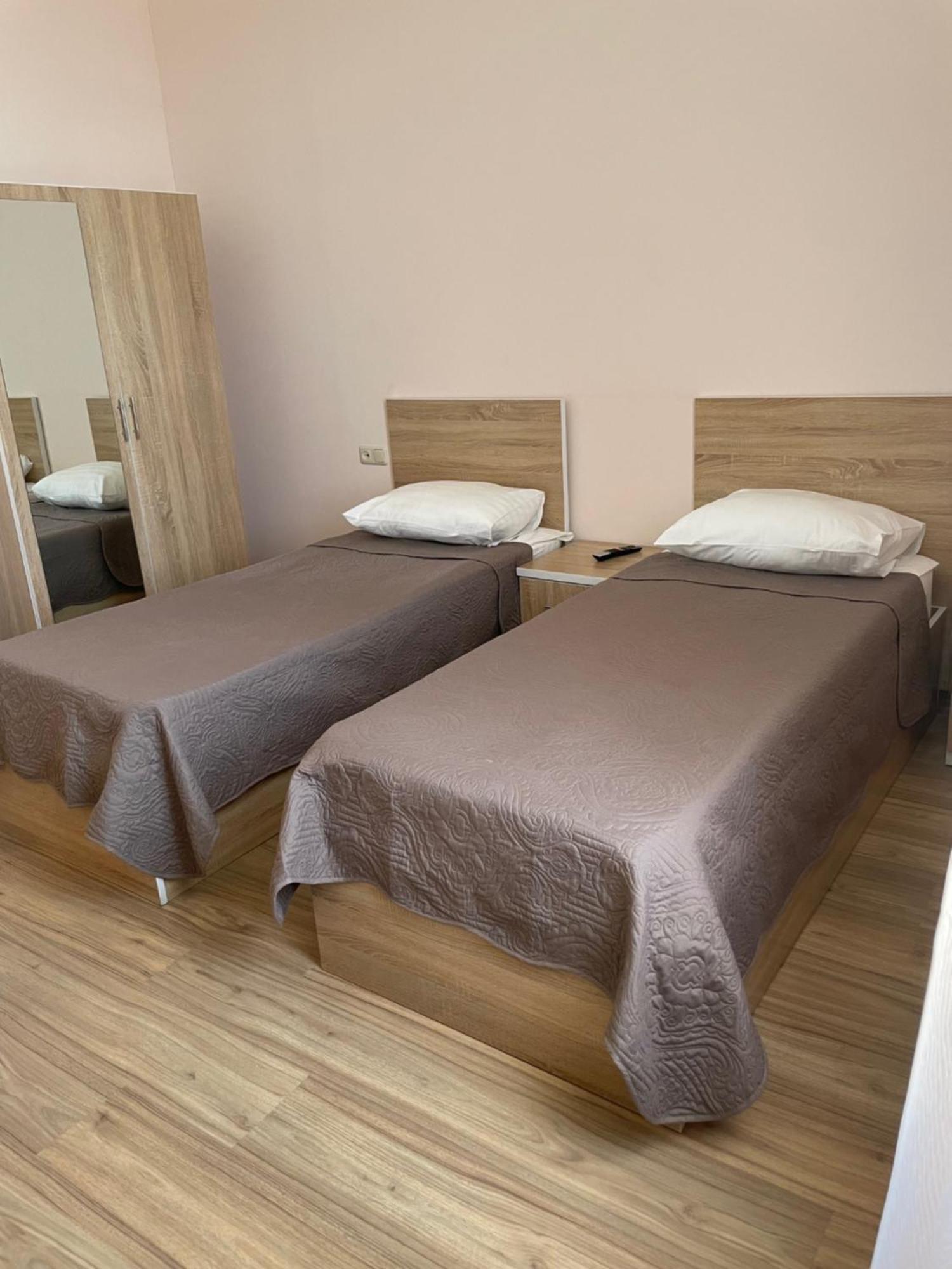 Decca Hotel Erevan Esterno foto