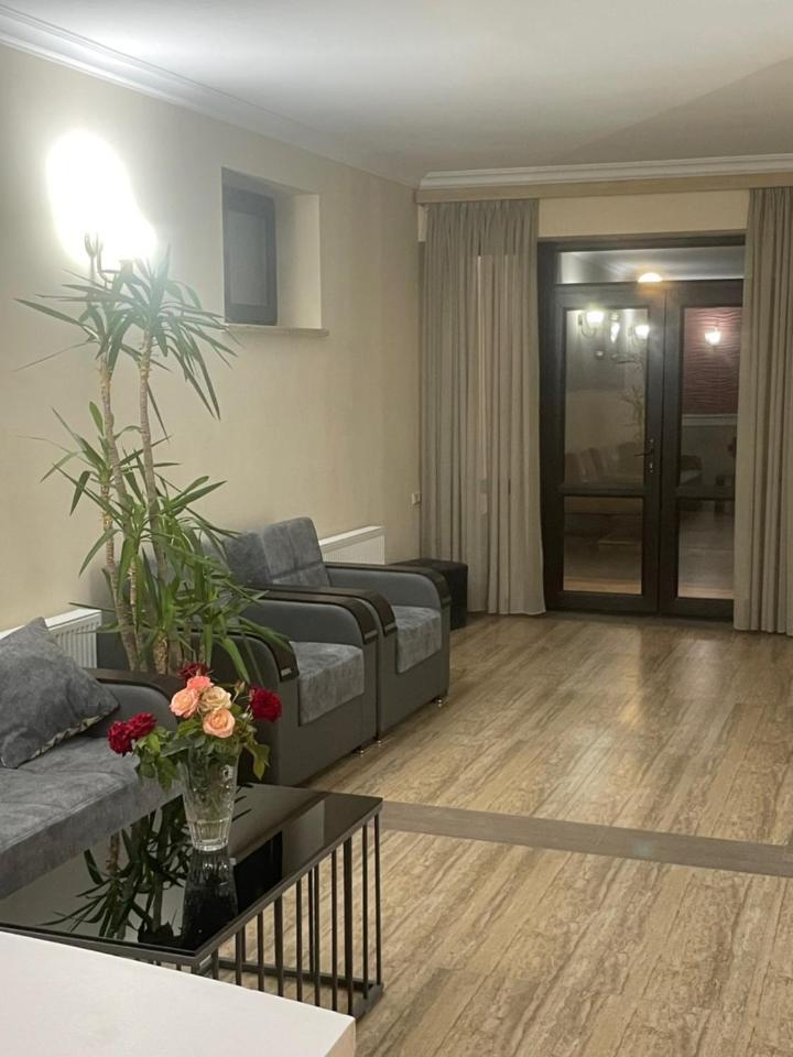 Decca Hotel Erevan Esterno foto
