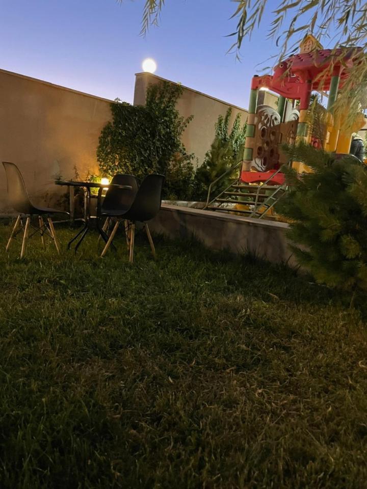 Decca Hotel Erevan Esterno foto