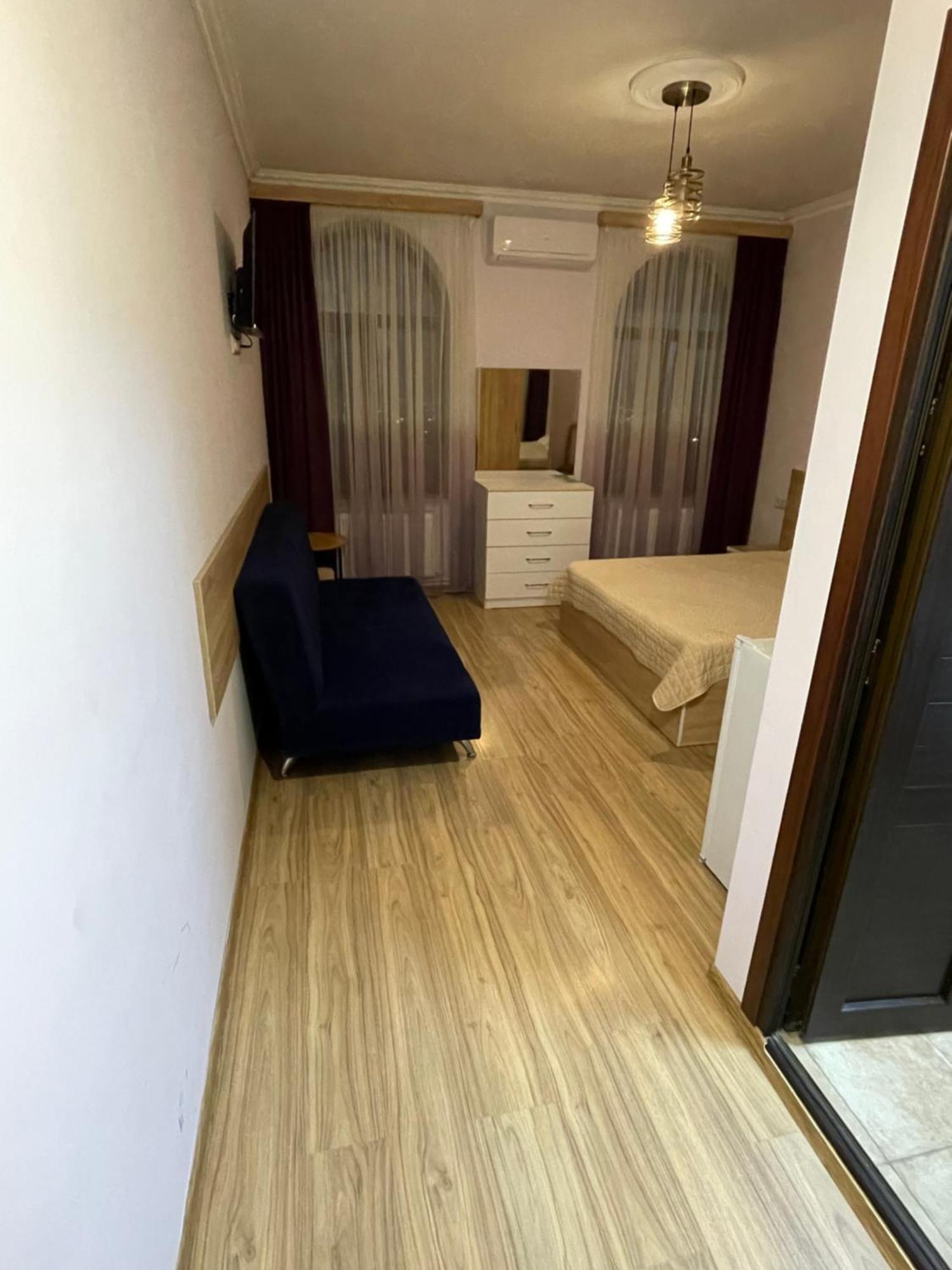 Decca Hotel Erevan Esterno foto