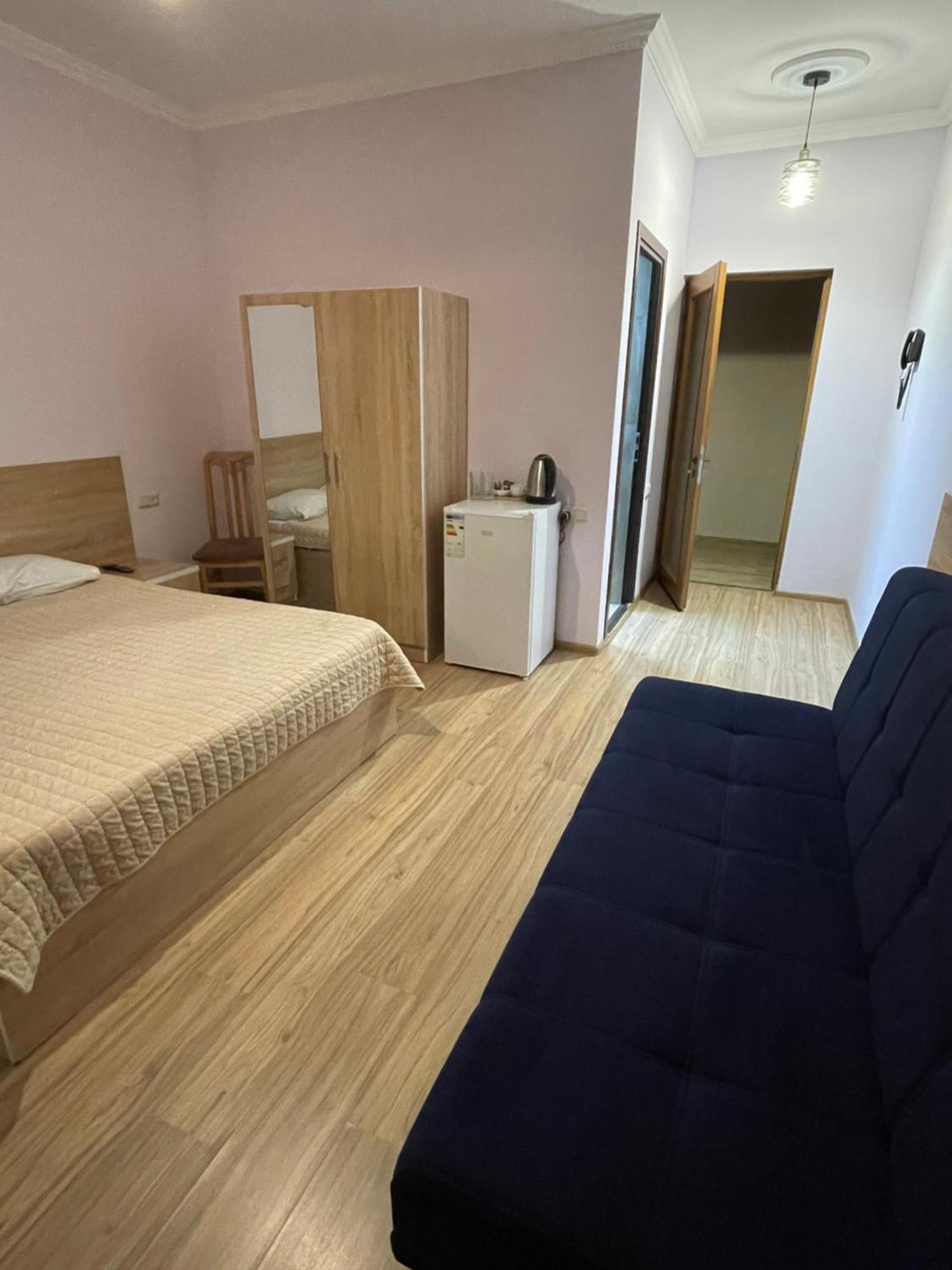 Decca Hotel Erevan Esterno foto