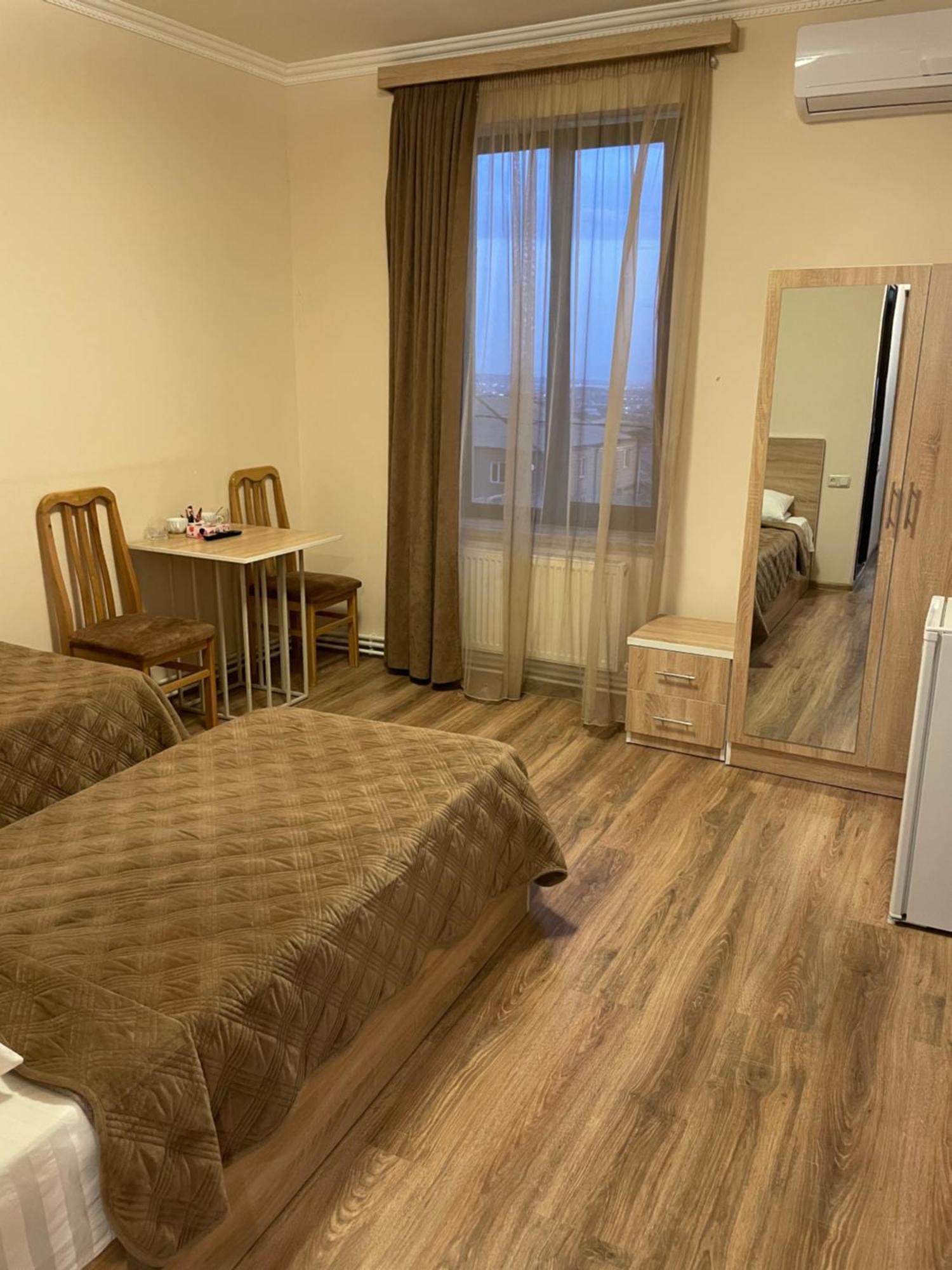 Decca Hotel Erevan Esterno foto