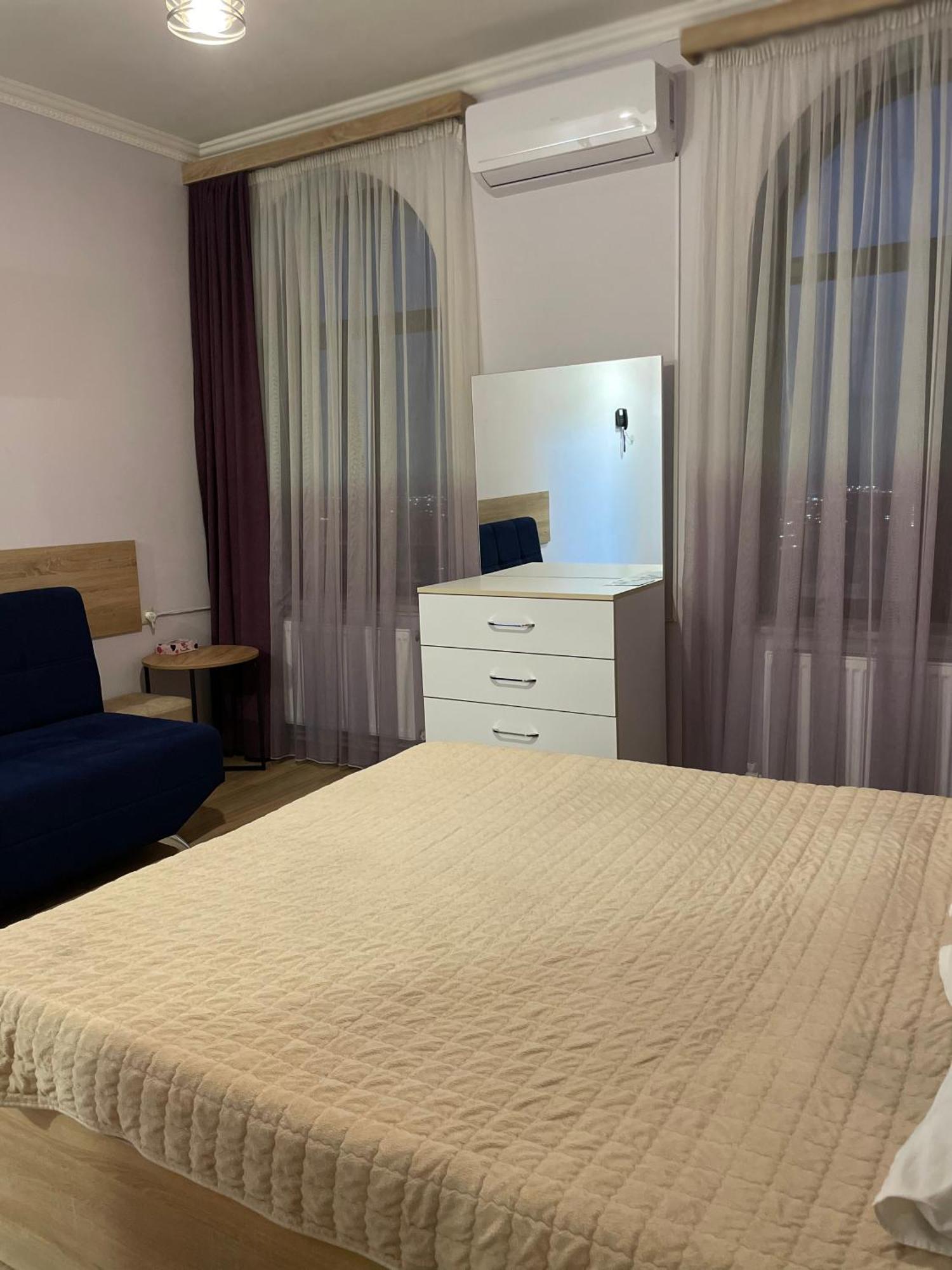 Decca Hotel Erevan Esterno foto