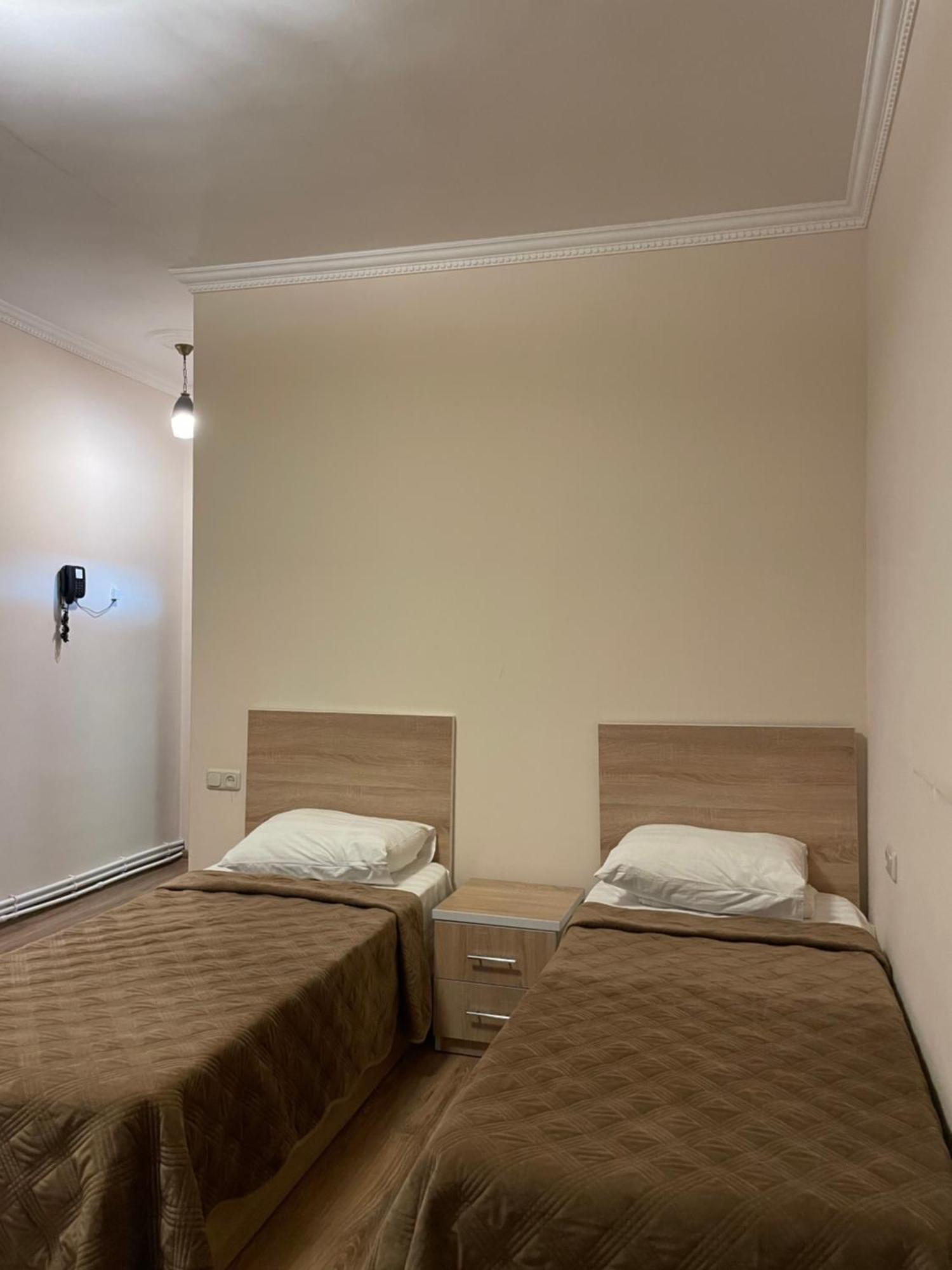 Decca Hotel Erevan Esterno foto