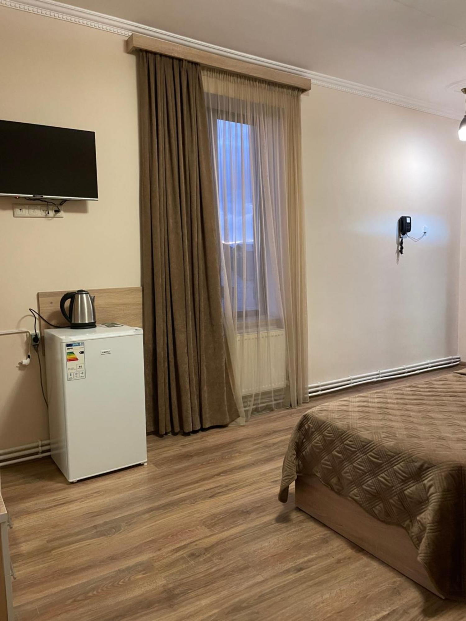 Decca Hotel Erevan Esterno foto